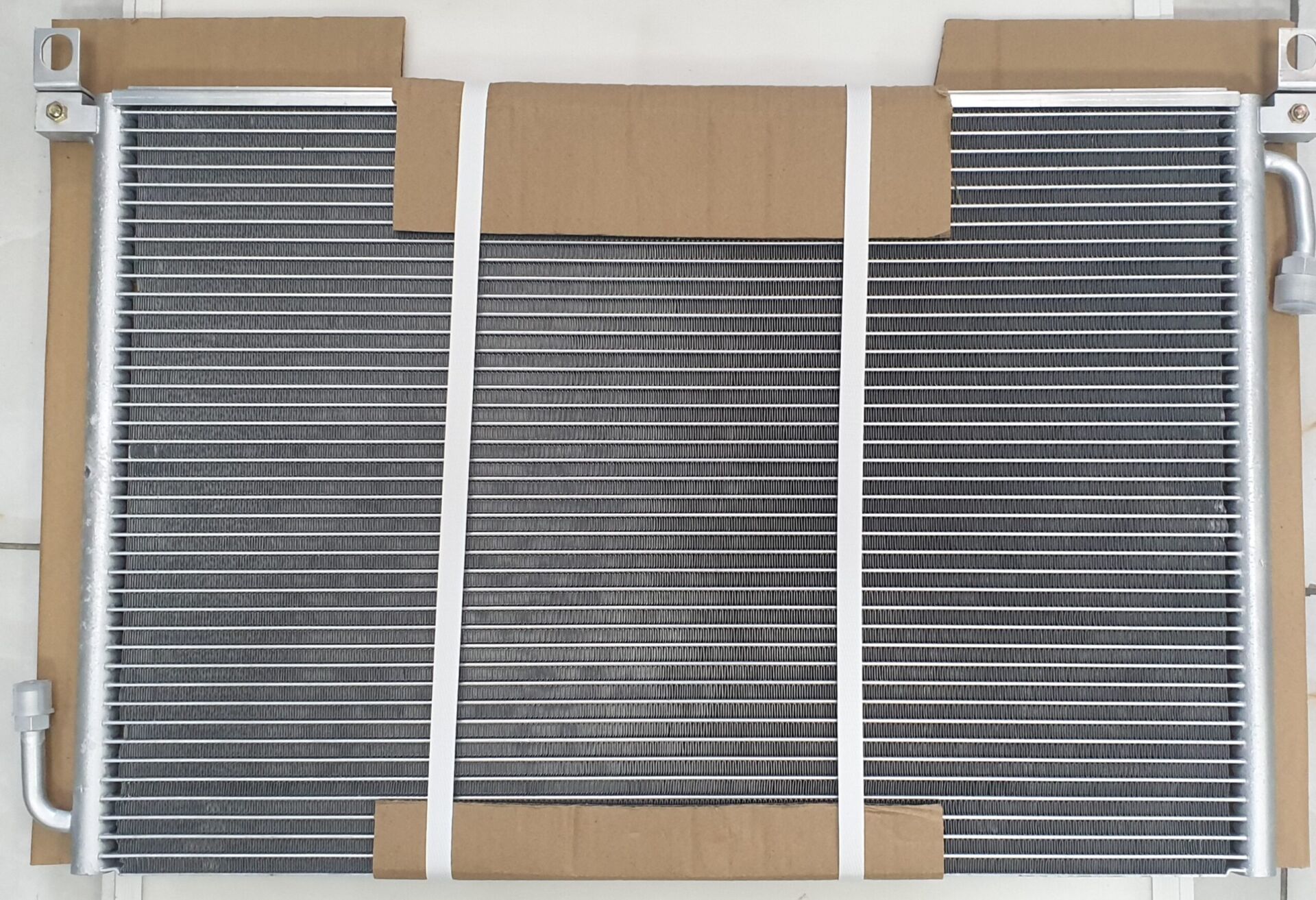 86869 8C46 19710 AA FORD CARGO CONDENSER