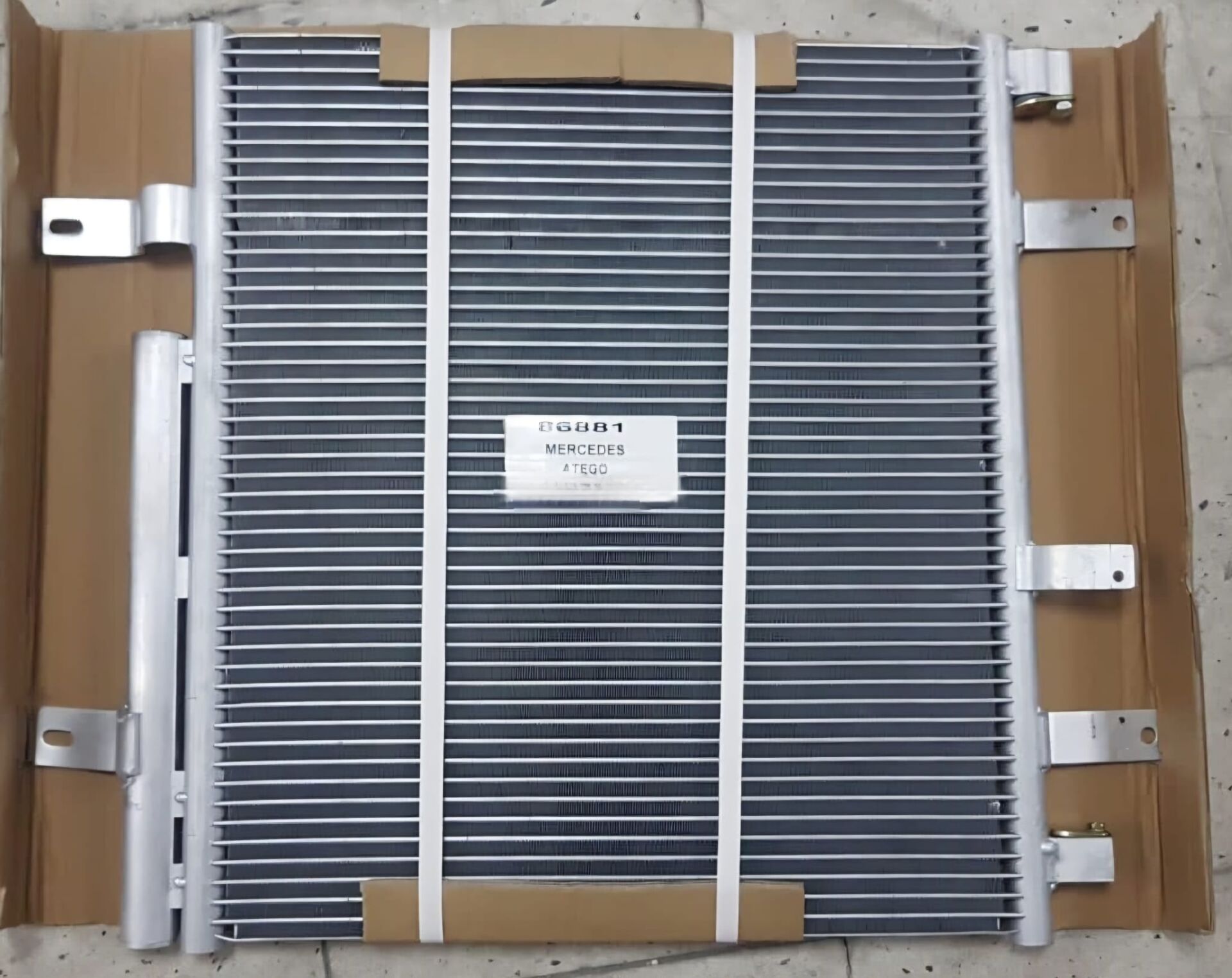86881 MERCEDES ATEGO CONDENSER